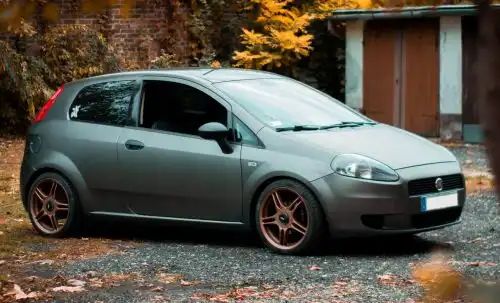 fiat grande punto teljes karosszéria fóliázás szürke